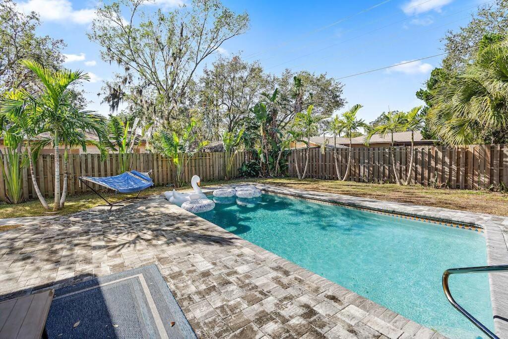 Florida Getaway With Backyard Pool Oasis Villa Sarasota Luaran gambar
