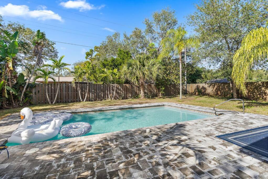 Florida Getaway With Backyard Pool Oasis Villa Sarasota Luaran gambar